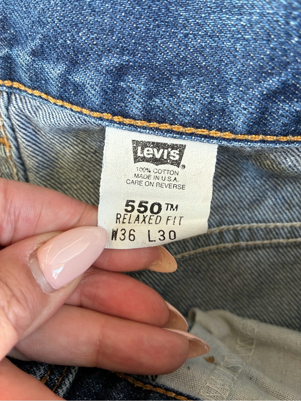 Vintage 2002 Levi's 550 Relaxed Fit Jeans - Picture 4 of 10